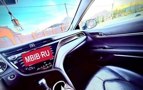 Toyota Camry, 2018 год, 2 600 000 рублей, 3 фотография
