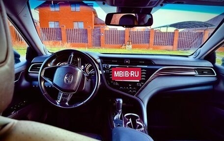 Toyota Camry, 2018 год, 2 600 000 рублей, 10 фотография