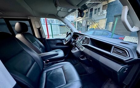 Volkswagen Multivan T6 рестайлинг, 2021 год, 5 990 000 рублей, 12 фотография