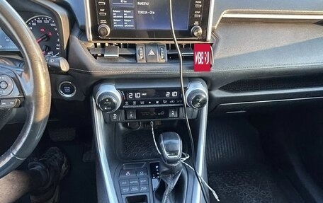 Toyota RAV4, 2020 год, 2 800 000 рублей, 9 фотография