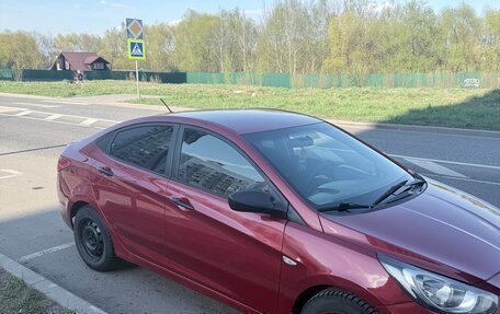 Hyundai Solaris II рестайлинг, 2014 год, 670 000 рублей, 3 фотография