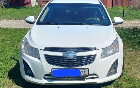 Chevrolet Cruze II, 2013 год, 825 000 рублей, 2 фотография