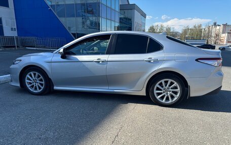 Toyota Camry, 2021 год, 2 800 000 рублей, 6 фотография