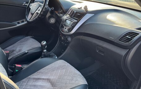 Hyundai Solaris II рестайлинг, 2011 год, 790 000 рублей, 6 фотография