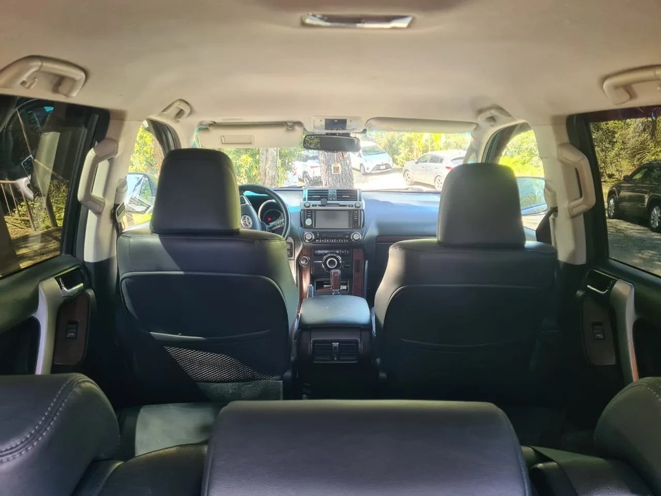 Toyota Land Cruiser Prado 150 рестайлинг, 2016 год, 3 800 000 рублей, 5 фотография