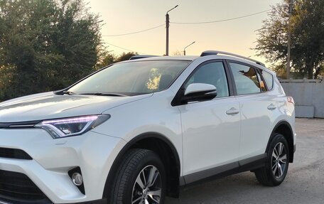 Toyota RAV4, 2019 год, 2 930 000 рублей, 2 фотография
