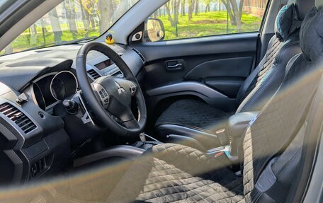 Mitsubishi Outlander III рестайлинг 3, 2008 год, 1 330 000 рублей, 16 фотография