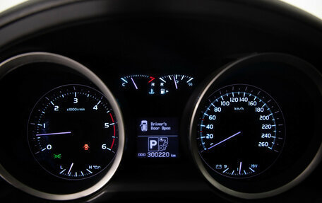 Toyota Land Cruiser 200, 2011 год, 2 499 000 рублей, 13 фотография
