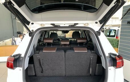 Chery Tiggo 8 Pro, 2023 год, 2 200 000 рублей, 13 фотография