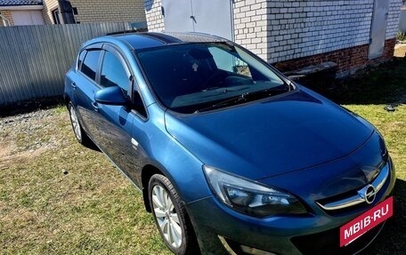 Opel Astra J, 2013 год, 750 000 рублей, 2 фотография