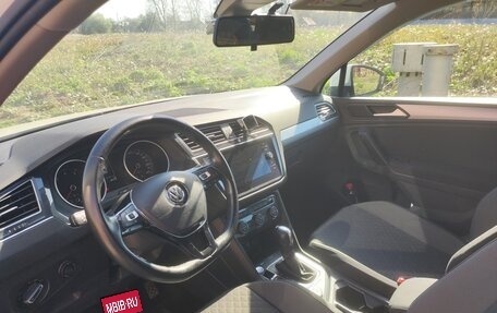 Volkswagen Tiguan II, 2020 год, 2 200 000 рублей, 1 фотография
