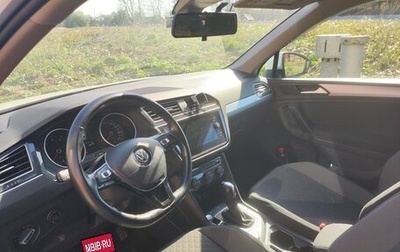 Volkswagen Tiguan II, 2020 год, 2 200 000 рублей, 1 фотография