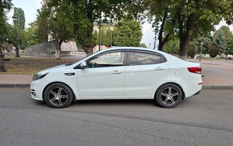 KIA Rio III рестайлинг, 2015 год, 800 000 рублей, 2 фотография