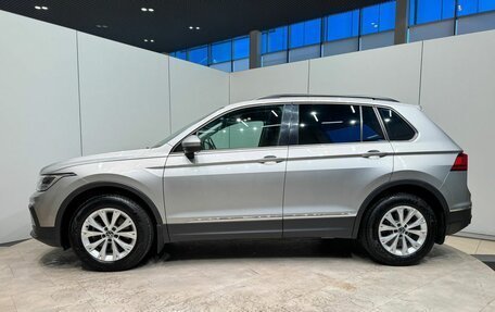 Volkswagen Tiguan II, 2021 год, 2 399 000 рублей, 2 фотография