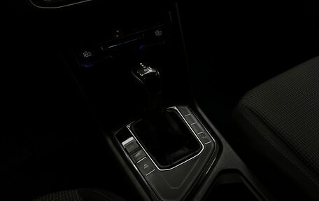 Volkswagen Tiguan II, 2021 год, 2 399 000 рублей, 19 фотография
