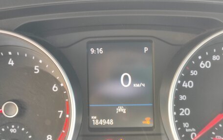 Volkswagen Tiguan II, 2020 год, 2 200 000 рублей, 2 фотография