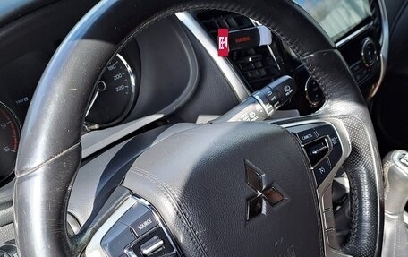 Mitsubishi Pajero Sport III рестайлинг, 2019 год, 3 700 000 рублей, 9 фотография