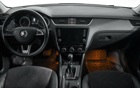 Skoda Octavia, 2017 год, 2 490 000 рублей, 15 фотография