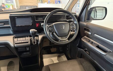 Honda Stepwgn IV, 2019 год, 2 499 900 рублей, 15 фотография