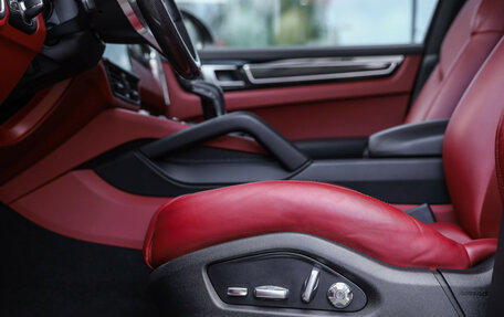 Porsche Cayenne III, 2018 год, 6 099 000 рублей, 27 фотография