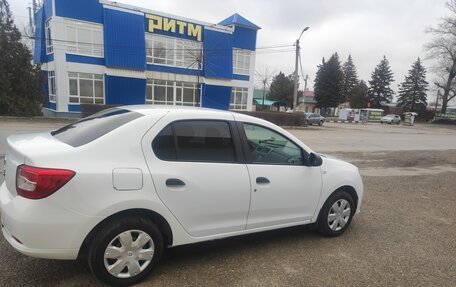Renault Logan II, 2017 год, 650 000 рублей, 3 фотография