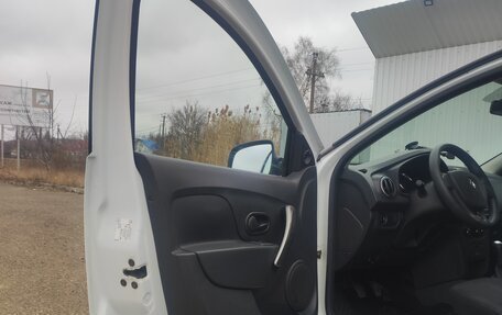 Renault Logan II, 2017 год, 650 000 рублей, 5 фотография