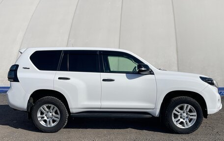 Toyota Land Cruiser Prado 150 рестайлинг 2, 2016 год, 4 150 000 рублей, 4 фотография