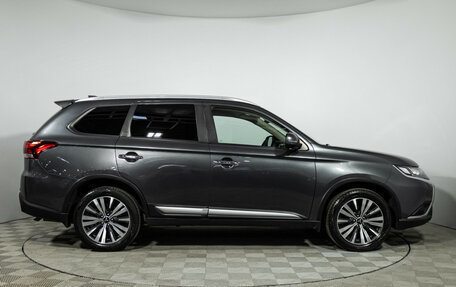 Mitsubishi Outlander III рестайлинг 3, 2020 год, 2 499 700 рублей, 4 фотография