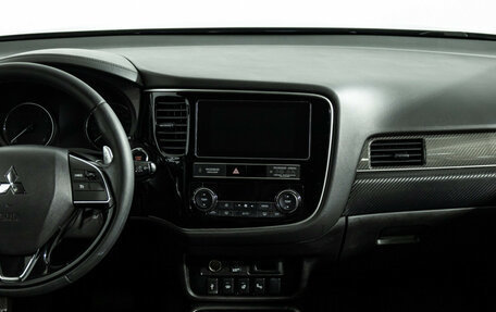 Mitsubishi Outlander III рестайлинг 3, 2020 год, 2 499 700 рублей, 14 фотография