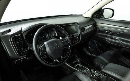 Mitsubishi Outlander III рестайлинг 3, 2020 год, 2 499 700 рублей, 11 фотография