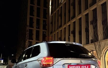 Mitsubishi Outlander III рестайлинг 3, 2014 год, 2 080 000 рублей, 2 фотография