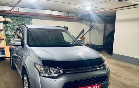 Mitsubishi Outlander III рестайлинг 3, 2014 год, 2 080 000 рублей, 12 фотография