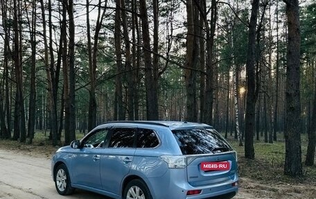 Mitsubishi Outlander III рестайлинг 3, 2014 год, 2 080 000 рублей, 7 фотография
