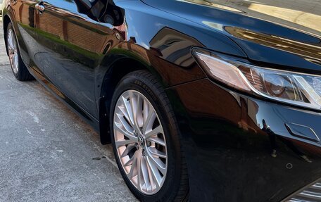 Toyota Camry, 2018 год, 2 700 000 рублей, 3 фотография