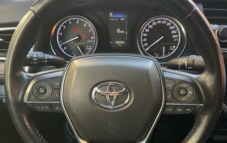 Toyota Camry, 2018 год, 2 700 000 рублей, 10 фотография