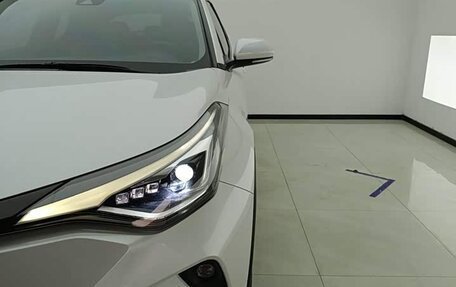 Toyota C-HR I рестайлинг, 2022 год, 1 660 000 рублей, 2 фотография
