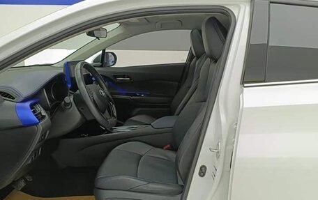 Toyota C-HR I рестайлинг, 2022 год, 1 660 000 рублей, 7 фотография