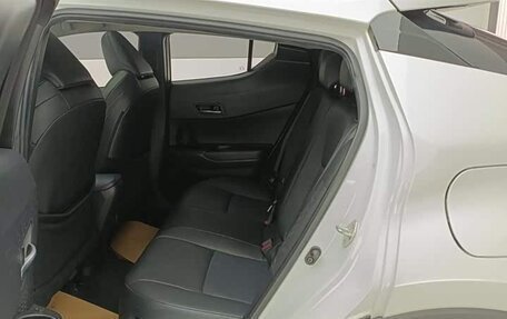 Toyota C-HR I рестайлинг, 2022 год, 1 660 000 рублей, 6 фотография