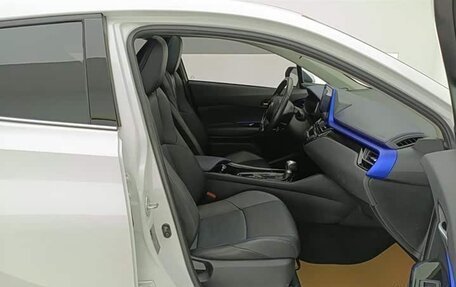 Toyota C-HR I рестайлинг, 2022 год, 1 660 000 рублей, 10 фотография