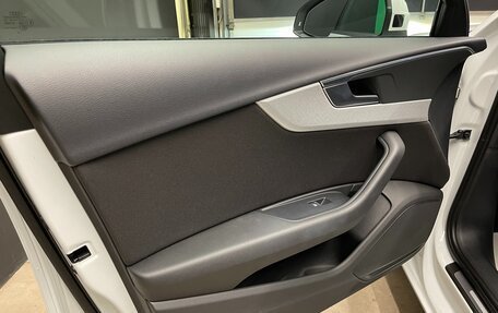 Audi A4, 2018 год, 1 950 000 рублей, 17 фотография