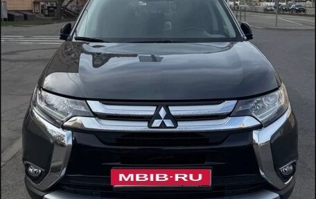 Mitsubishi Outlander III рестайлинг 3, 2017 год, 1 880 000 рублей, 2 фотография