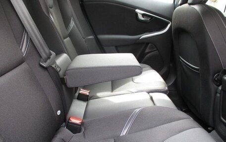 Volvo V40 II рестайлинг, 2019 год, 980 333 рублей, 16 фотография