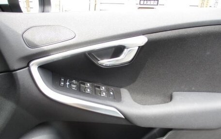 Volvo V40 II рестайлинг, 2019 год, 980 333 рублей, 32 фотография