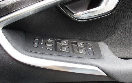 Volvo V40 II рестайлинг, 2019 год, 980 333 рублей, 33 фотография