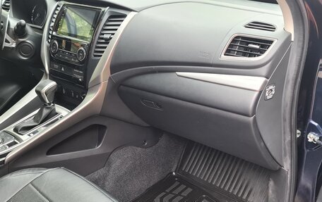 Mitsubishi Pajero Sport III рестайлинг, 2017 год, 3 200 000 рублей, 2 фотография