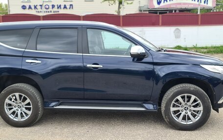 Mitsubishi Pajero Sport III рестайлинг, 2017 год, 3 200 000 рублей, 3 фотография