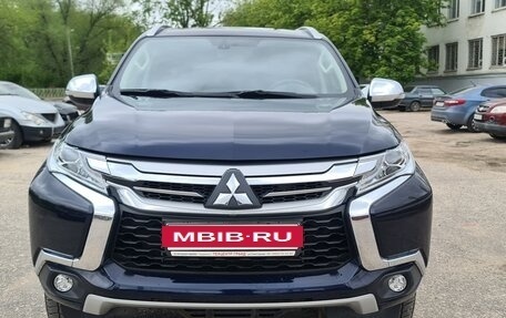Mitsubishi Pajero Sport III рестайлинг, 2017 год, 3 200 000 рублей, 11 фотография