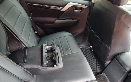 Mitsubishi Pajero Sport III рестайлинг, 2017 год, 3 200 000 рублей, 22 фотография