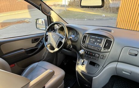 Hyundai Grand Starex Grand Starex I рестайлинг 2, 2019 год, 3 200 000 рублей, 14 фотография