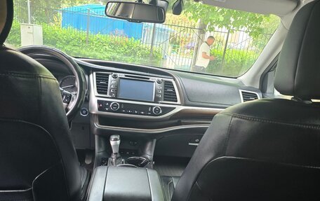 Toyota Highlander III, 2014 год, 2 700 000 рублей, 2 фотография